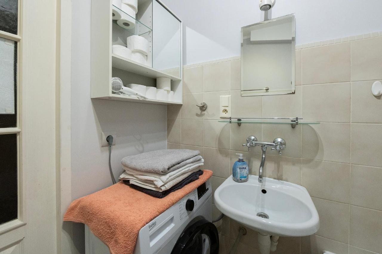 Studio In City Centre Free Parking 罗兹 外观 照片