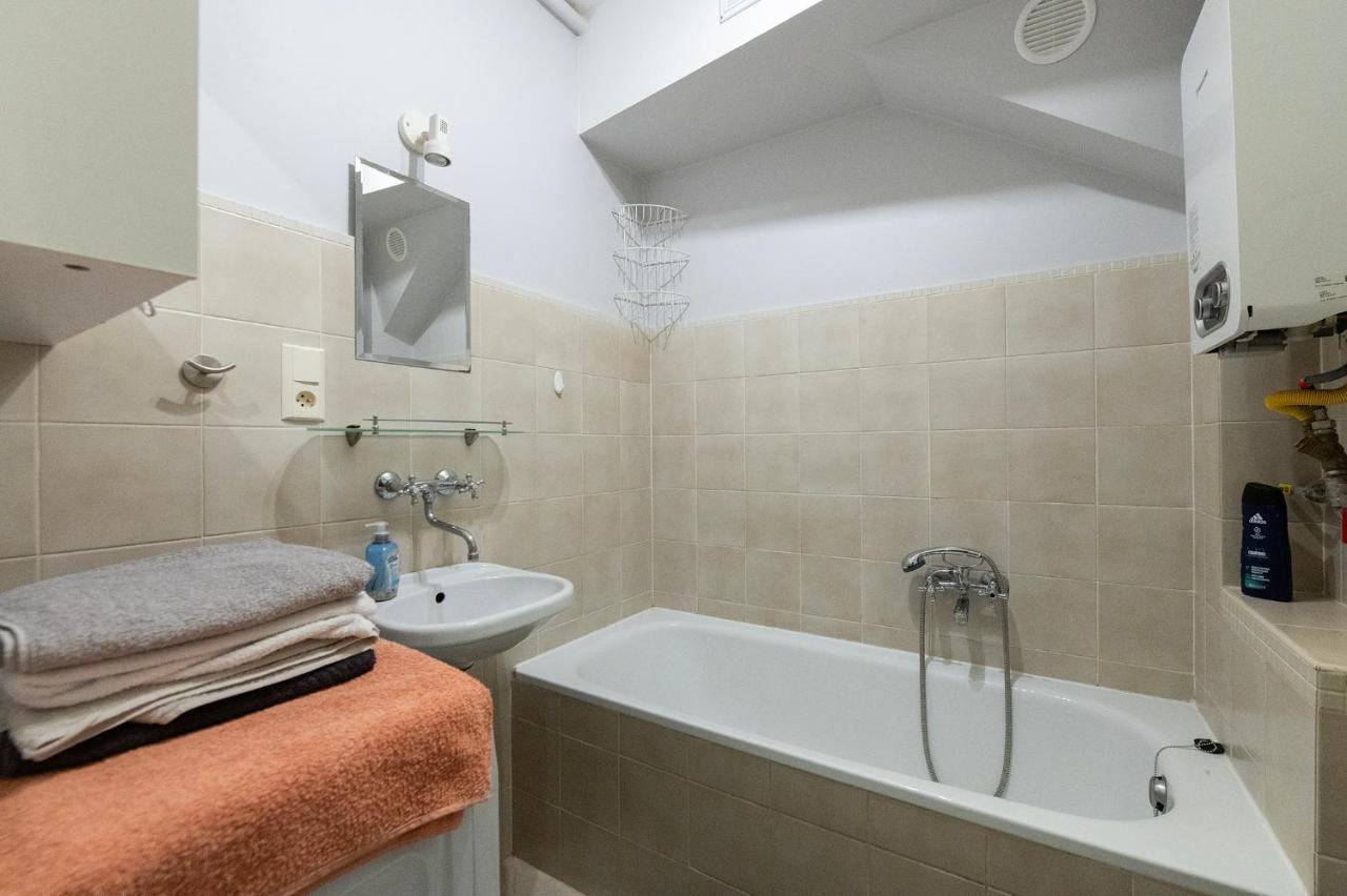 Studio In City Centre Free Parking 罗兹 外观 照片